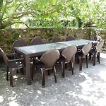 Casa Amplia Con Jardin Y Aparcamiento G-100147 *