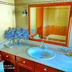 Casa Amplia Con Jardin Y Aparcamiento G-100147 *