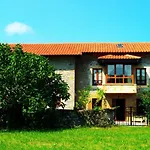 Casa Amplia Con Jardin Y Aparcamiento G-100147