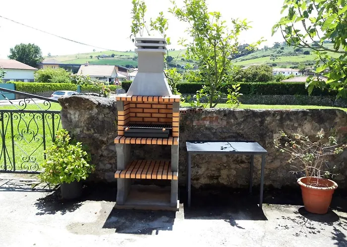 Casa Amplia Con Jardin Y Aparcamiento G-100147