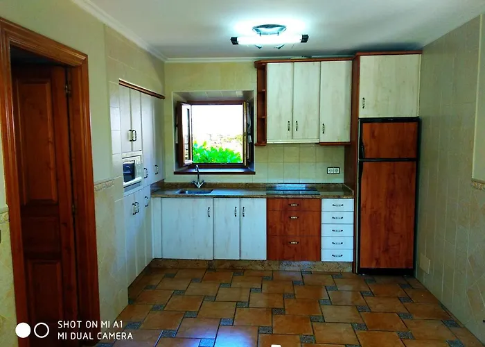 Casa Amplia Con Jardin Y Aparcamiento G-100147 * Ajo