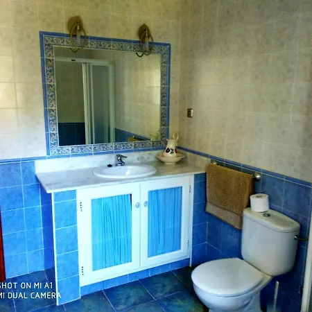 Casa Amplia Con Jardin Y Aparcamiento G-100147 *