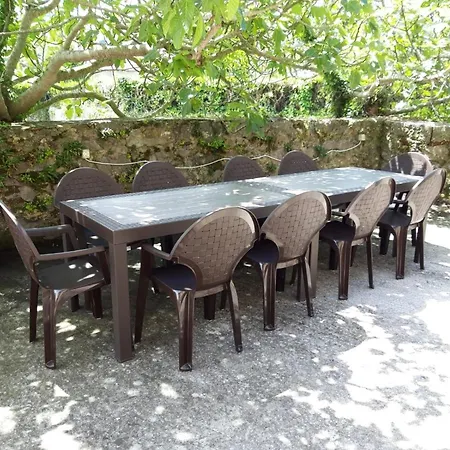 Casa Amplia Con Jardin Y Aparcamiento G-100147 *