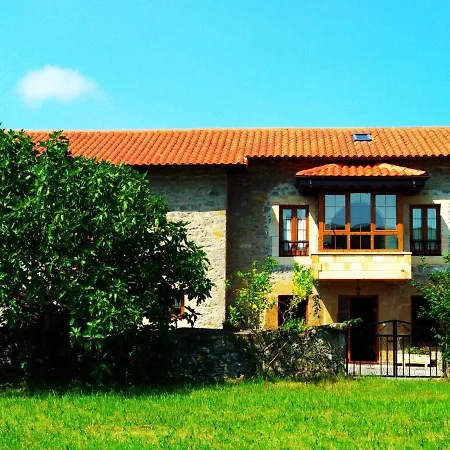 Casa Amplia Con Jardin Y Aparcamiento G-100147