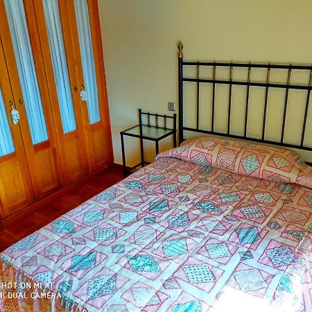 Casa Amplia Con Jardin Y Aparcamiento G-100147 *