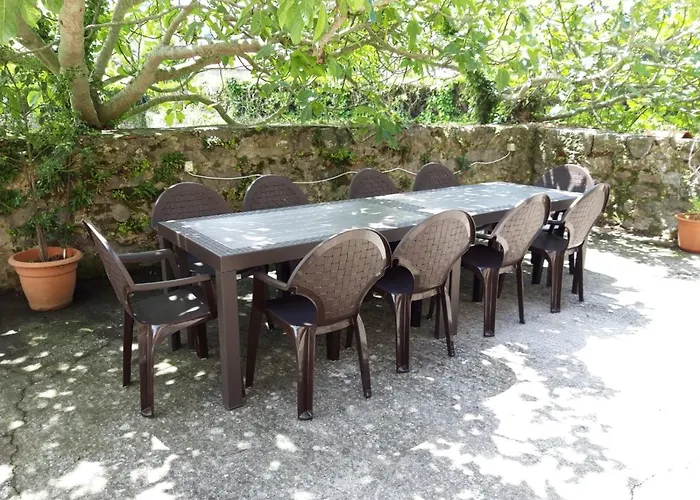 Casa Amplia Con Jardin Y Aparcamiento G-100147 *